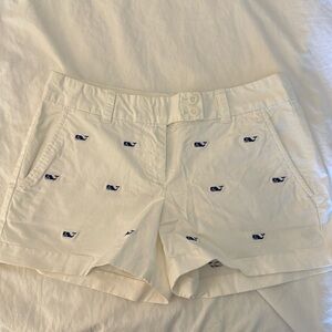 Vineyard Vines white shorts with blue whales 🐳 - size 00 - 3.5” inseam